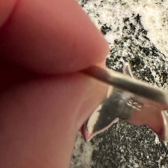🐳 Sterling silver ring in shape of a whale tail - Picture 5 of 5